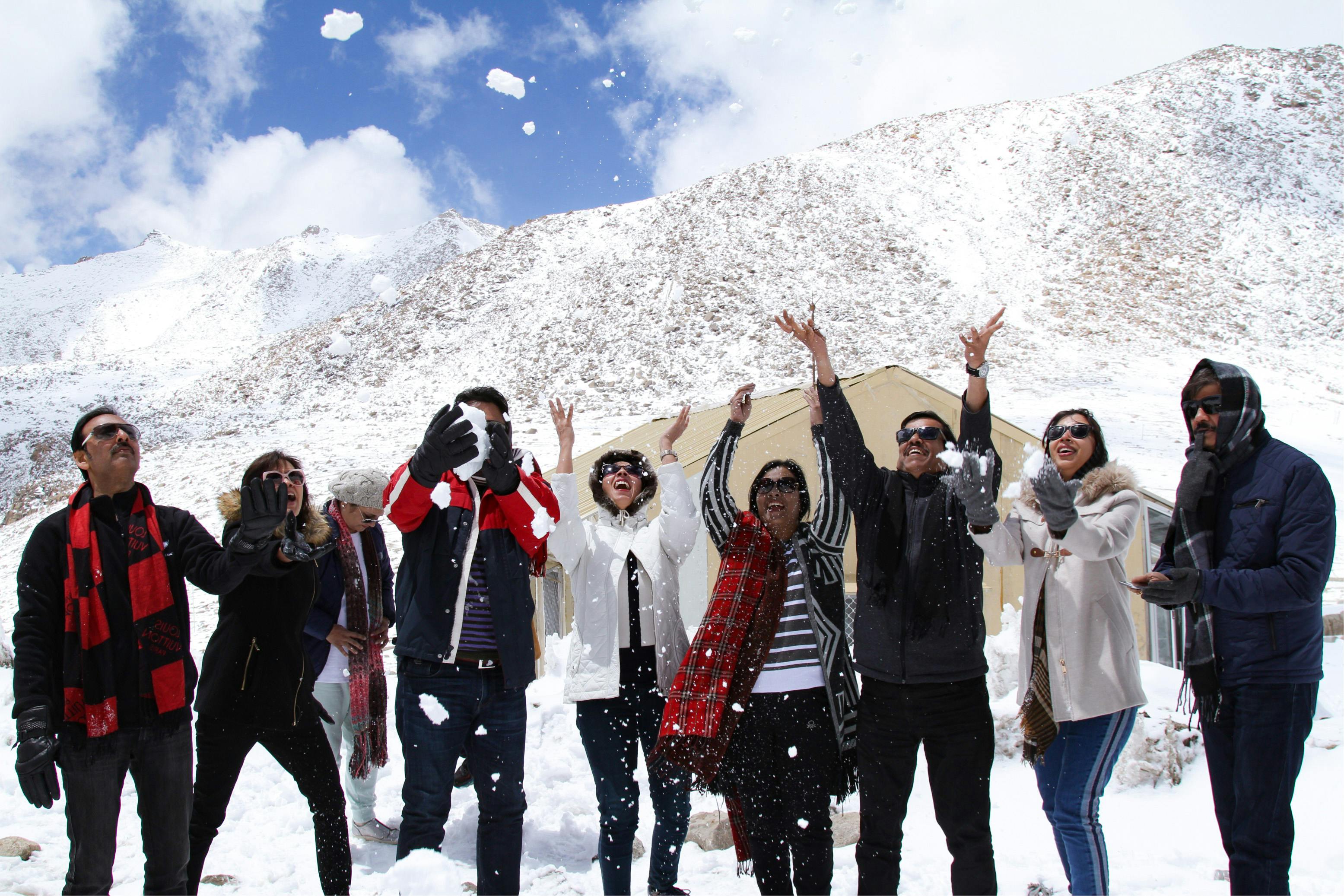 Sigirya Old Manali AirBnb Hostel Rooms Dorm Cafe Events booking airplane bus paragliding hiking fishing camping restaurant tour package